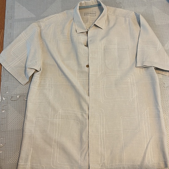 Tommy Bahama short sleeve button down - Picture 2 of 4